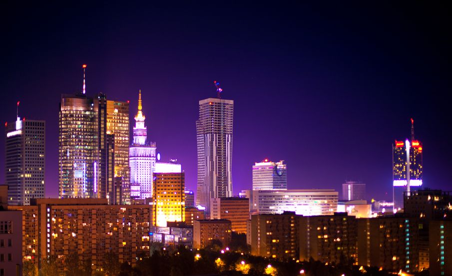 Warsaw-by-night-3200x1956-2709x1656-cm-300-dpi-ChromaStock_22842904